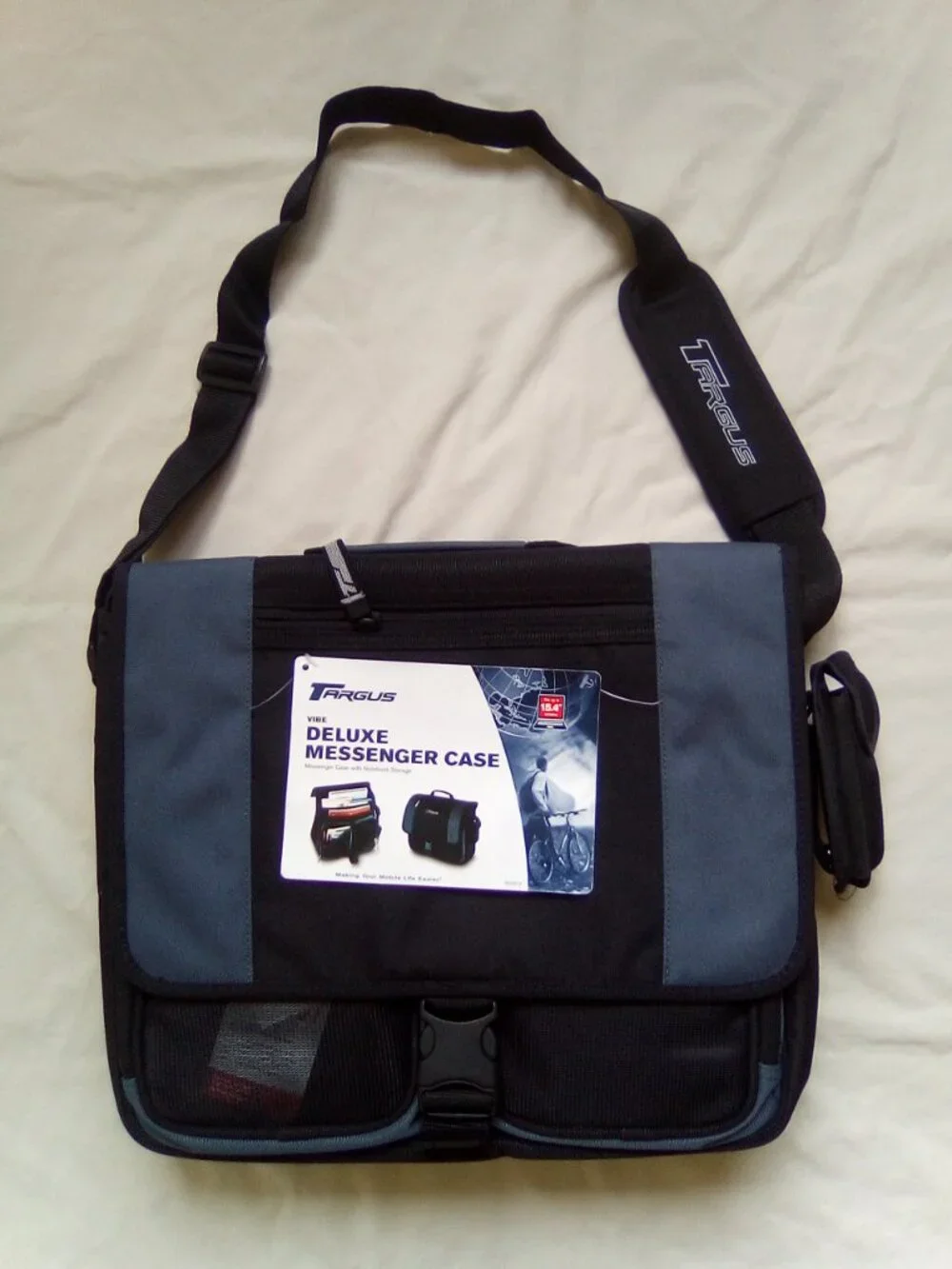 Targus Vibe Deluxe Case with Notebook Laptop (fits up to 15.4